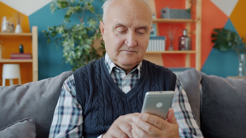 Smartphone pour senior : nos critères et recommandations 2026